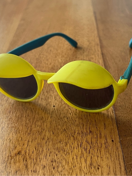 Pizza Hut Other - Vintage 1989 Back to the Future II solar shades sunglasses Pizza Hut promo